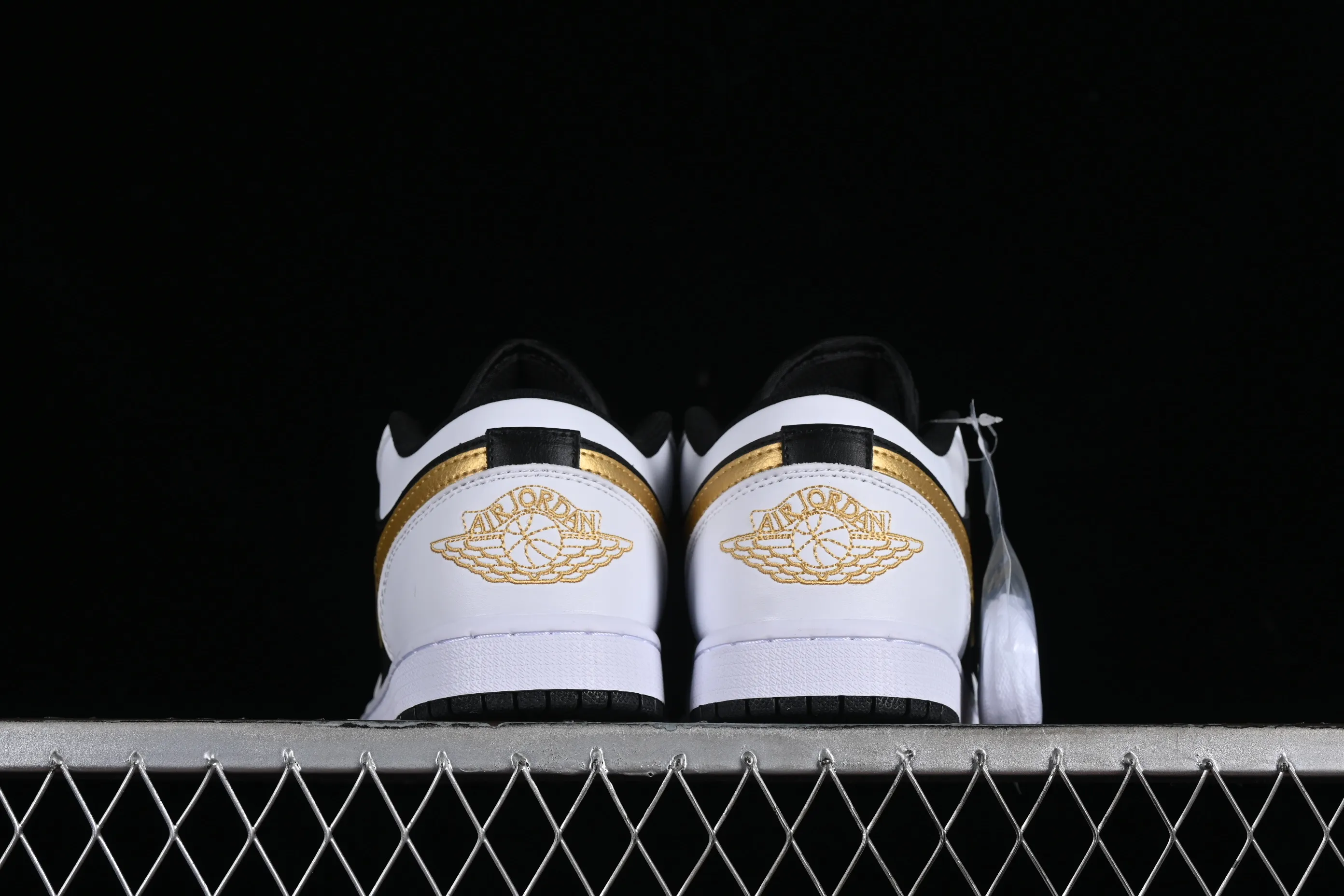 All categories Air Jordan Jordan series basketball shoes Air Jordan 1 Low Z version Air Jordan 1 Low AJ1 Joe 1 black and white gold hook low-top cultural basketball shoes 553558-172